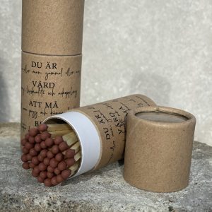 Tändsticksask Långa Tändstickor Med Text Du Är Värd Rund från Klinta